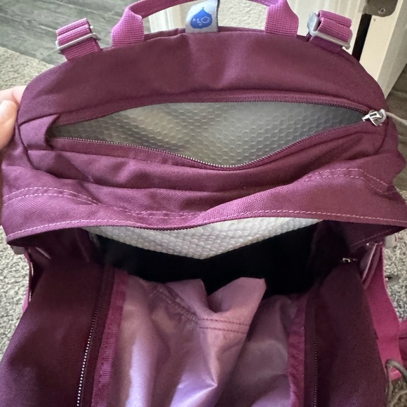 Osprey Skimmer 30 Hydration Pack Backpack with 2.5 L Bladder Insert - Picture 9 of 12